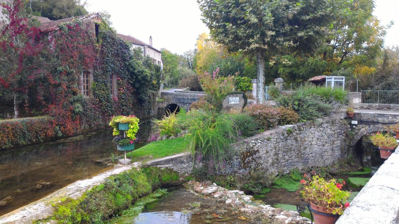 Bed and Breakfast Maison Sur Le Lot Saint-Vincent-Rive-dʼOlt Exteriér fotografie